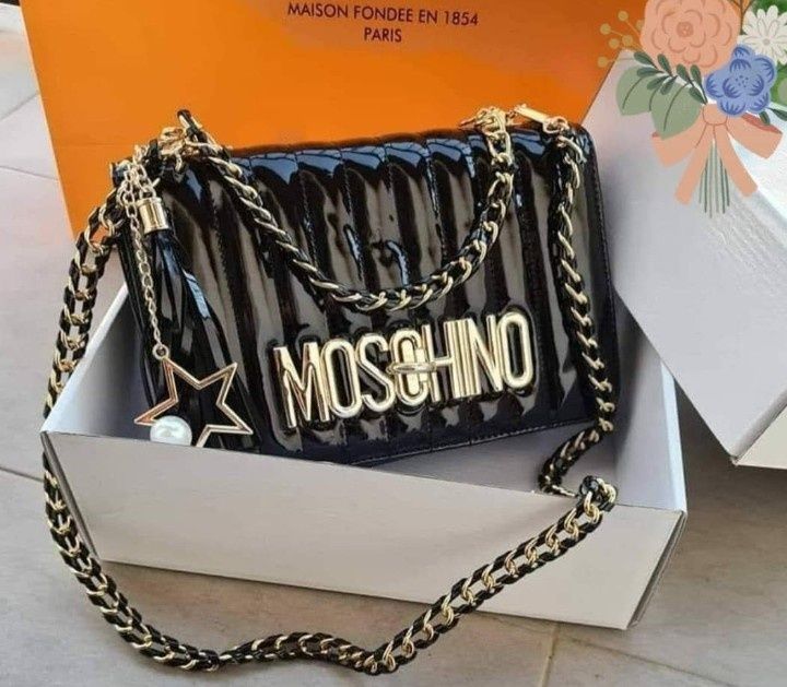 Genti Moschino, piele eco lacuita, new model import Italia, logo metal