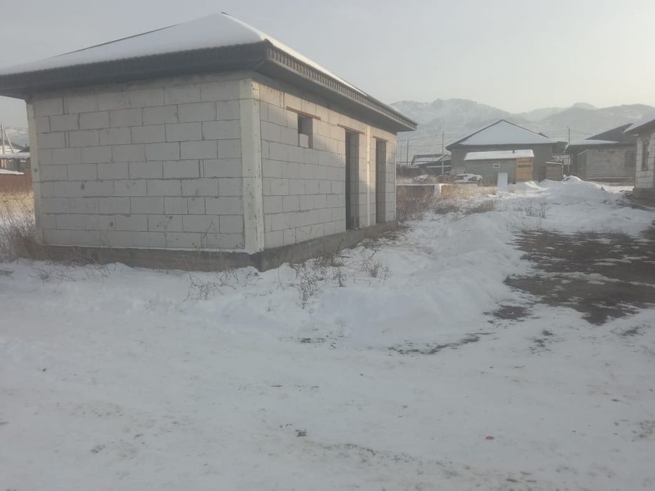 Участок с времянкой