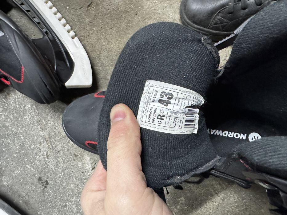 Продам коньки размер 43 и 36