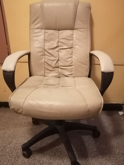 Офис столове и части за столове.