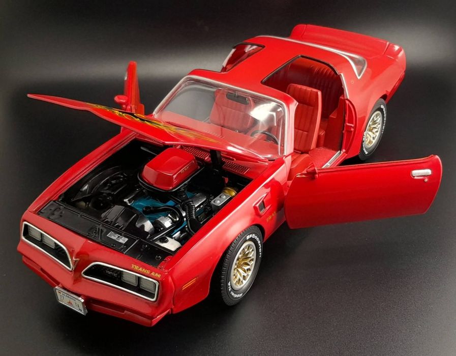 Macheta 1/18 Pontiac Firebird 1 977  Auto World