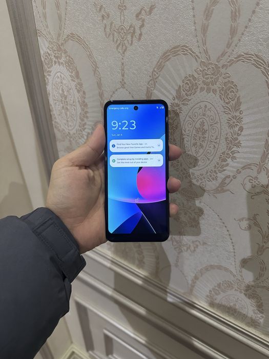 Motorolla kelishtirib beraman yangi zaryadi 2 kunga yetadi