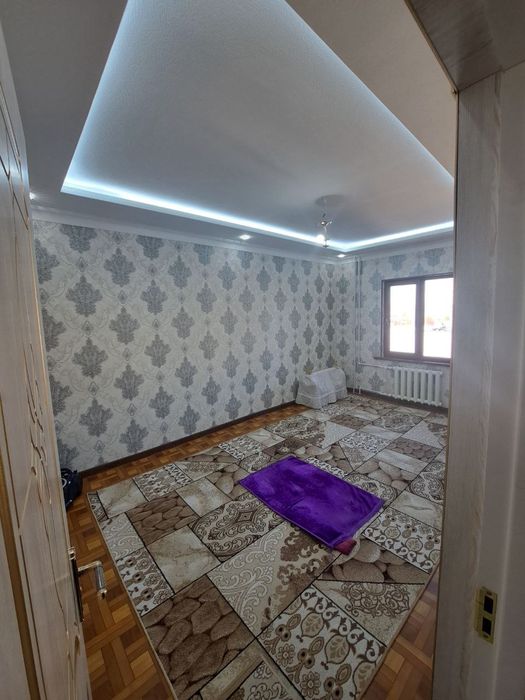 Yangi hayot tumanida 5 xonali yevro remont Dom sotiladi.