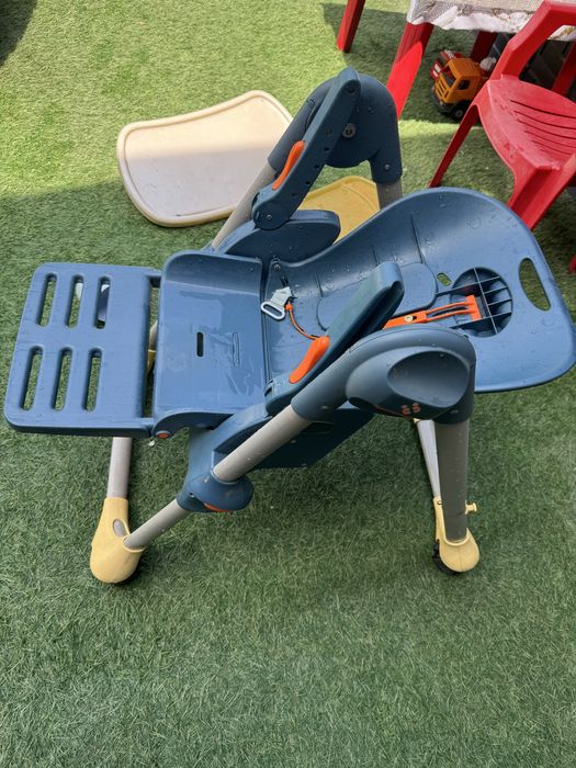 СРОЧНО продам стульчик детский chicco