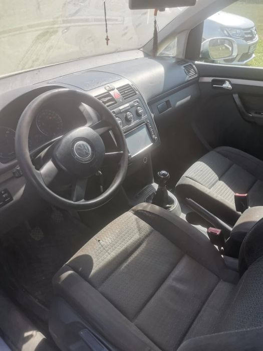 Vând volkswagen touran