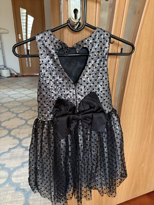 Продам платье на девочку черное платье