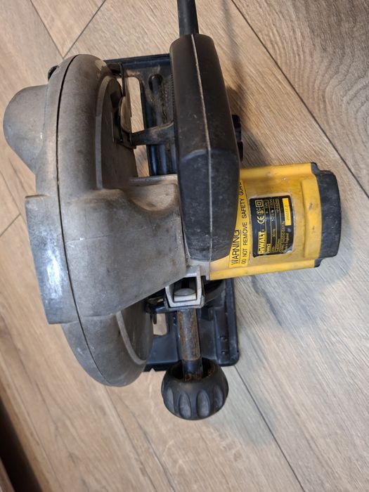 Circular dewalt dw62