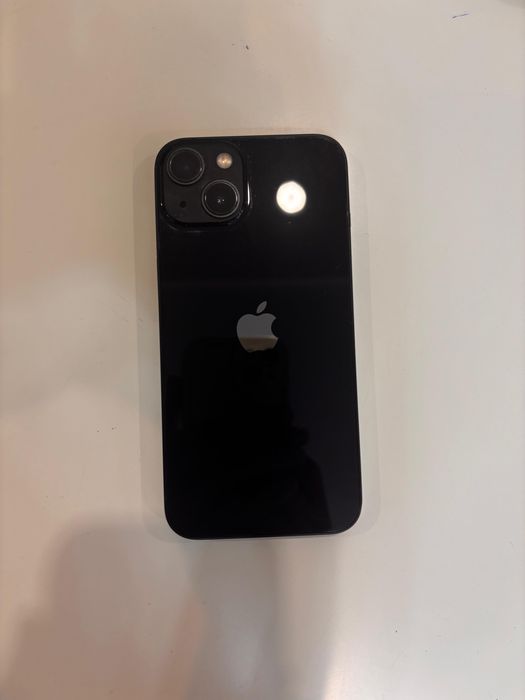 iPhone 13 128 гб    (в подарок два чехла)