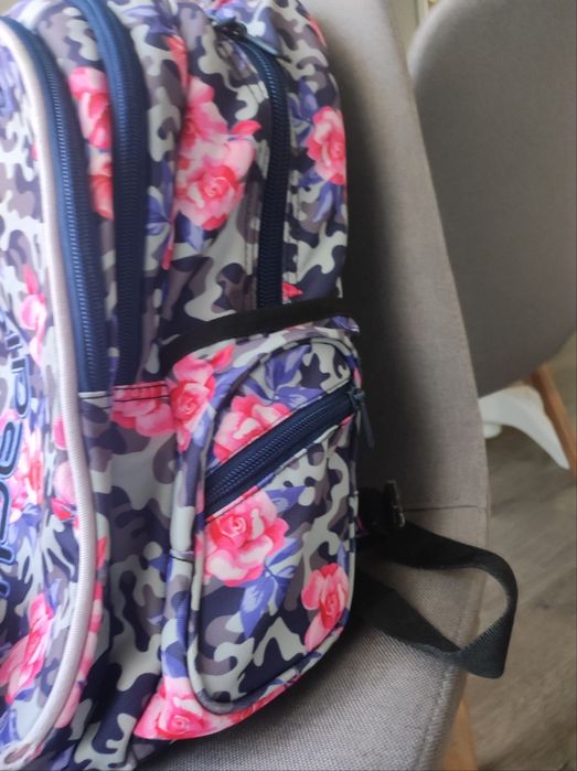 Ученическа раница с несесери