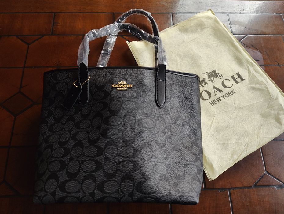 Дамска чанта Coach city Tote Bag in Signature Canvas