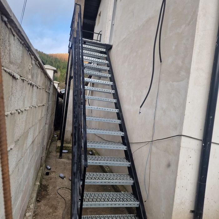 Scari metalice galvanizate