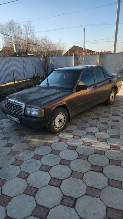 Машина мерседес 190