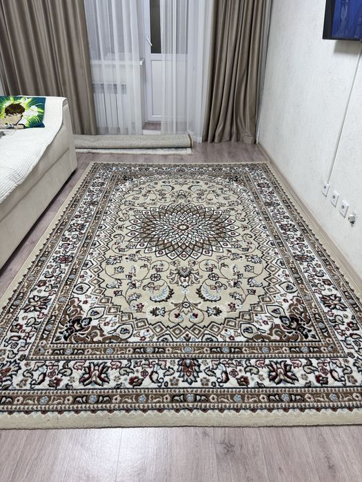 Продам ковёр в хорошем состояний