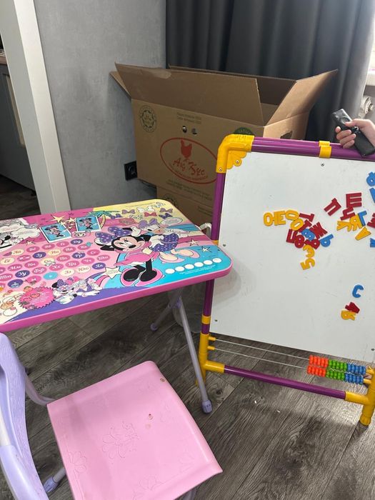 Продам детский стол и доску для рисования