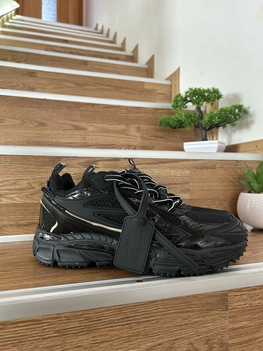 Off white be righ back