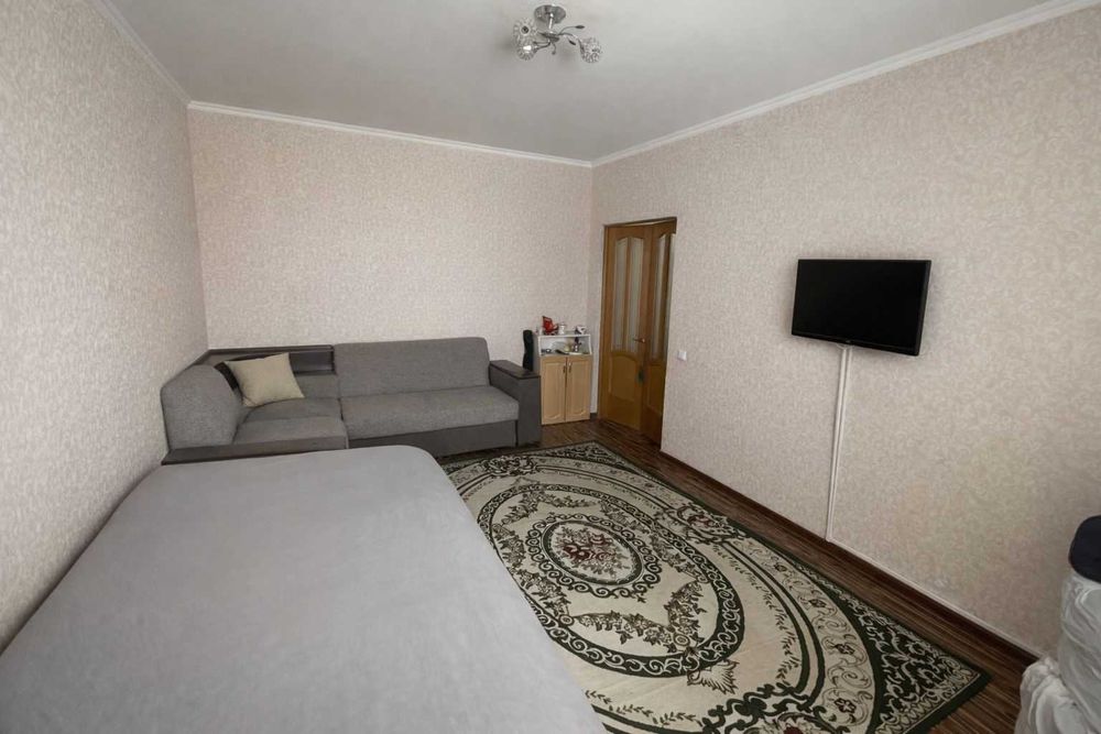 Продам 1-комн 39 кв.м возле КАЗГЮУ, все остается