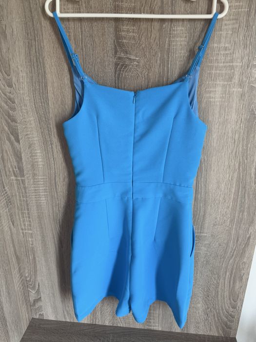 Къс официален гащеризон