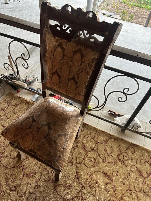 Stullar sotiladi 12 ta bor yengi