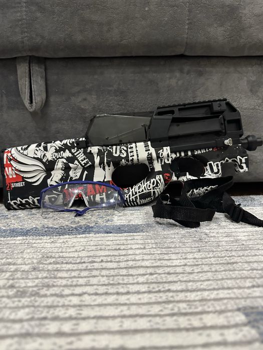 Игрушечный автомат P90