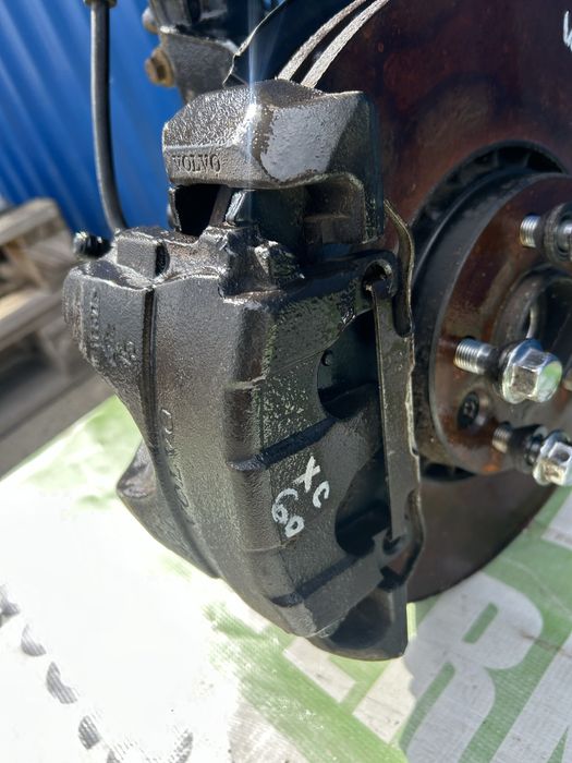 Etrier roată  stânga față Volvo XC 60 2.4 D 2012