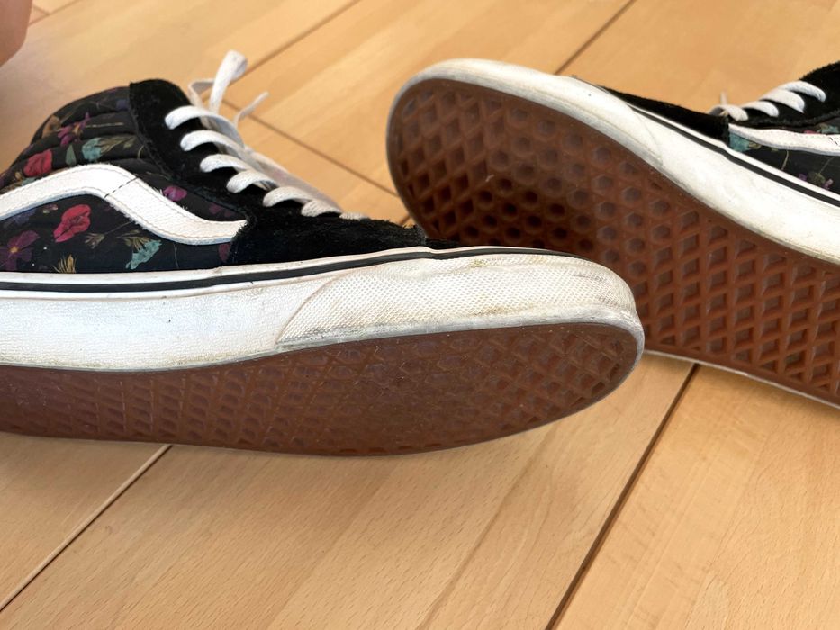 Ванове размер 37 с флорални декорации