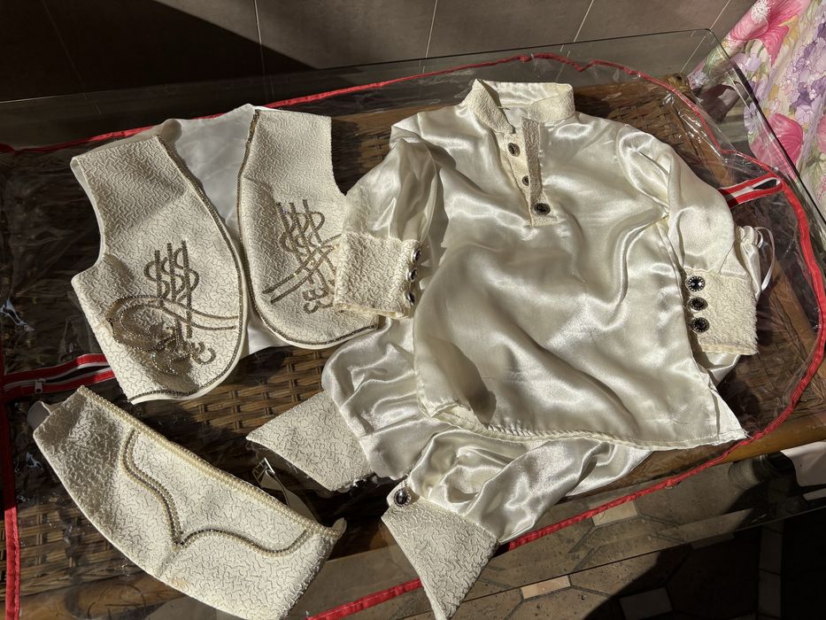 Шохона ўғил болалар кийими