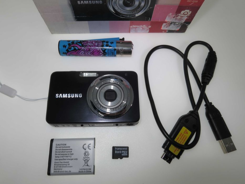 Samsung ES30 ултра малък и компактен фотоапарат с размерите на запалка, мини дигитална камера, като НОВ, работи отлично, пълен комплект