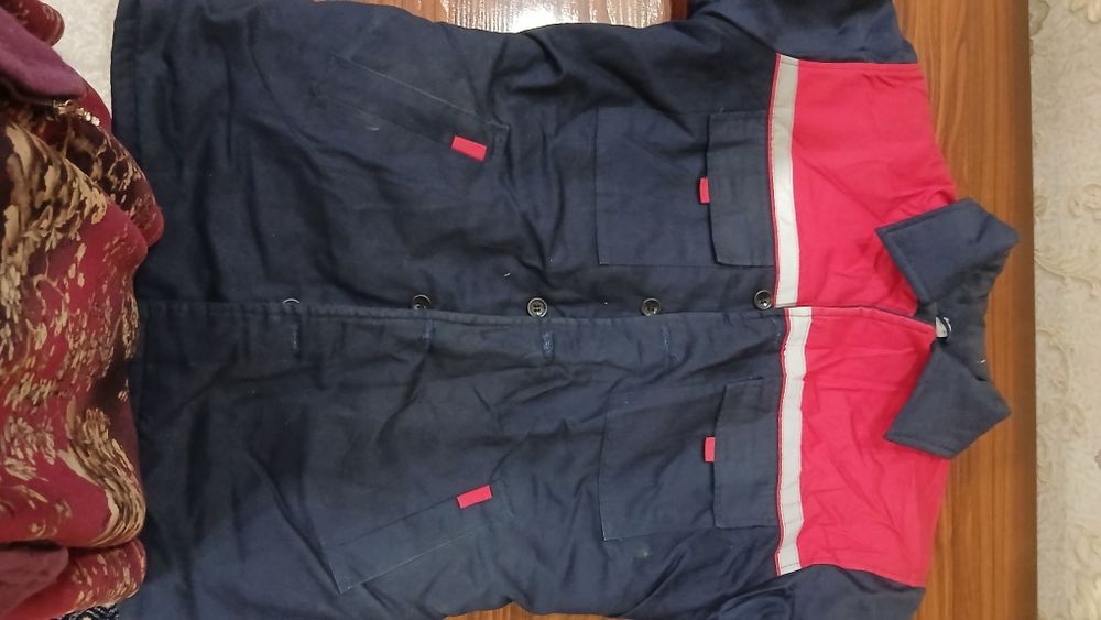 Har xil bushlatlar sotiladi