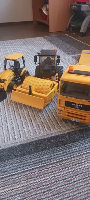 Камион, ремарке, валяк и багер Брудер Bruder