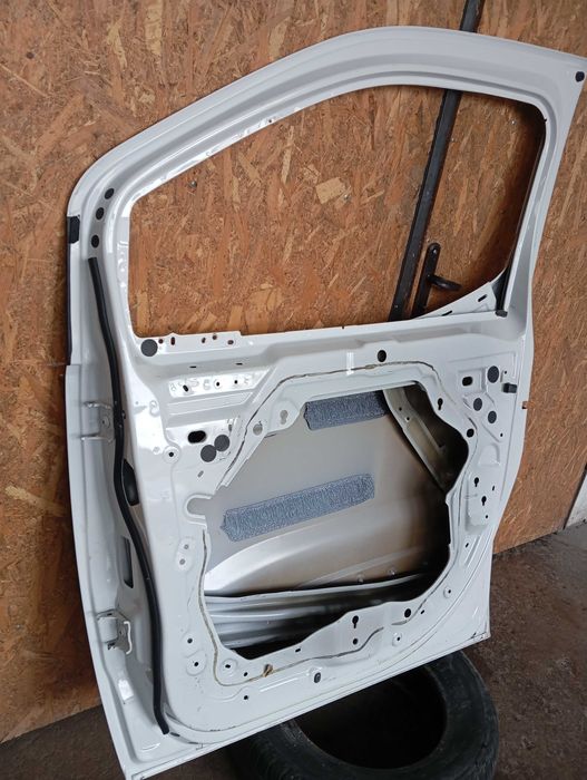 Врата предна дясна за Ситроен Берлинго от 2019год. Цена 1100лв