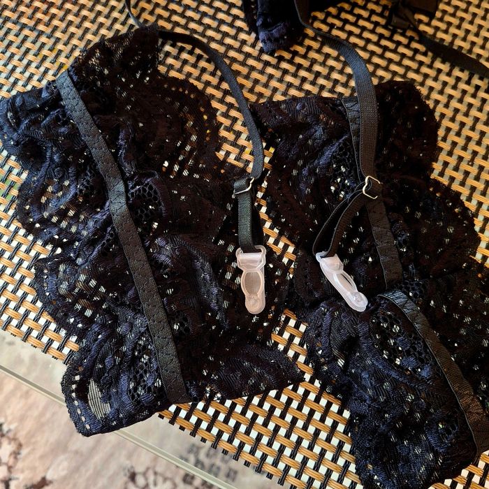 Body din dantelă, delicat și frumos, cu portjartier, nou.