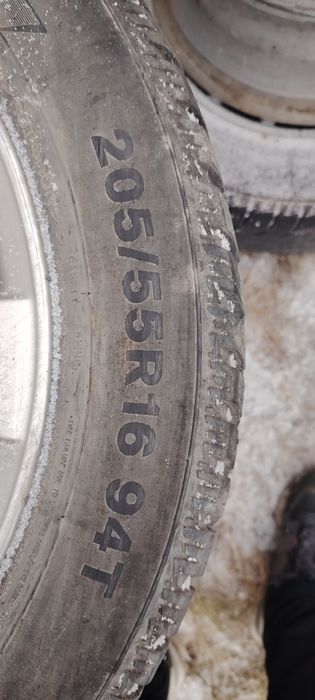 Продам зимние шипованные шины