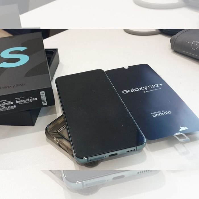 Продам Samsung Galaxy S 22 Plus