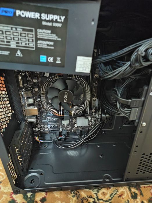 Yangi Stol kompyuter sotiladi