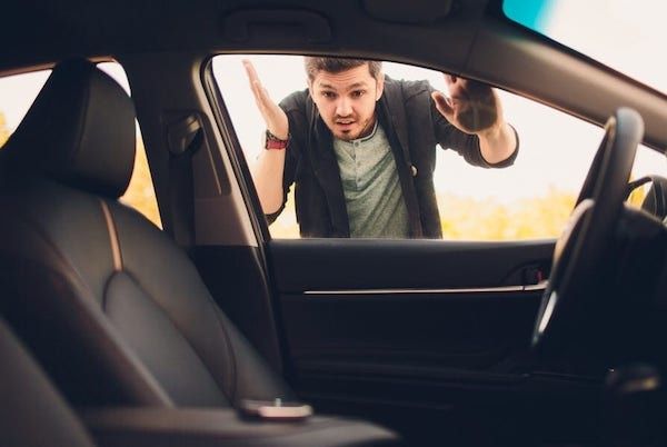 Moshina ochish xizmati Вскрыть авто срочно 24/7