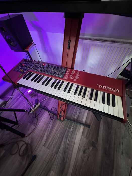 Clavia Nord Lead 4  stare f buna!