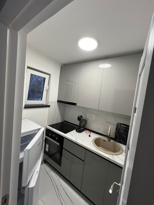 Inchiriez apartament zona Campus