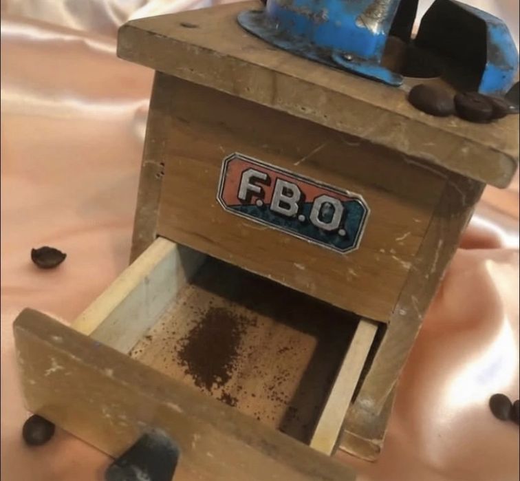 Râșniță vintage perfect funcțională, Italia