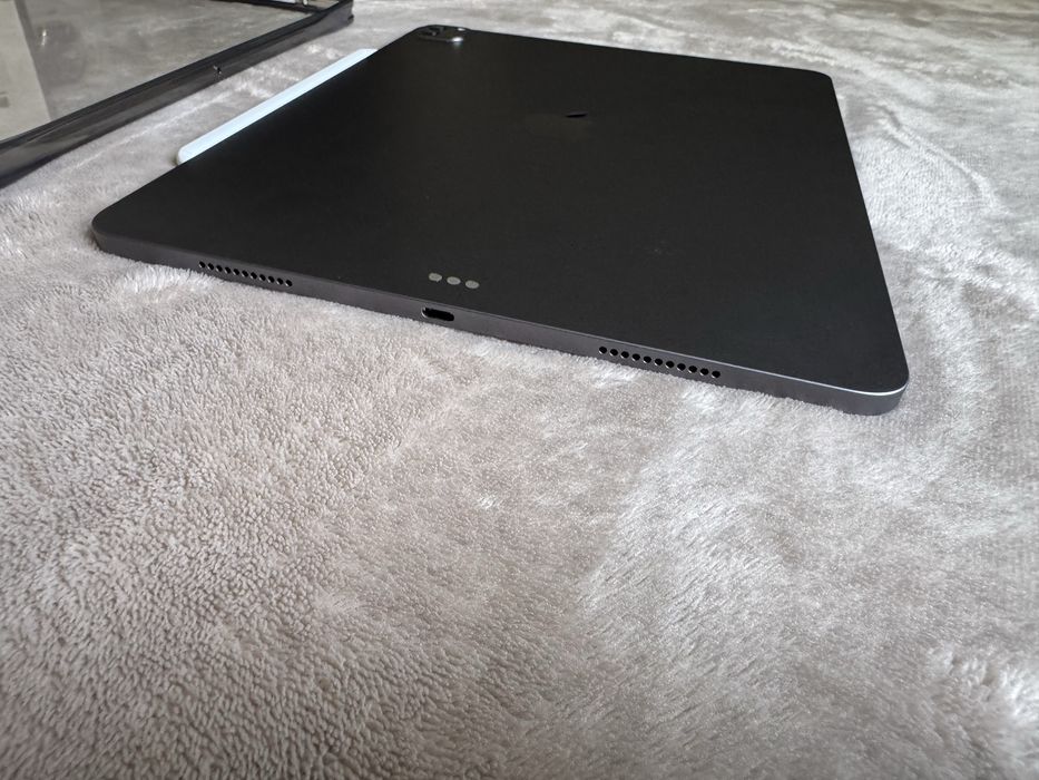 iPad Pro 12,9 inch (a 5-a generație) M1 128 GB + APPLE Pencil 2nd Gen