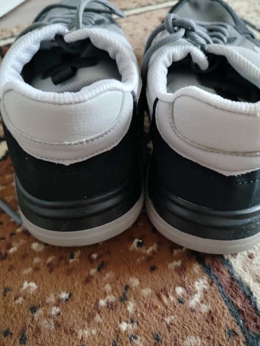 Кроссовки отличного качества