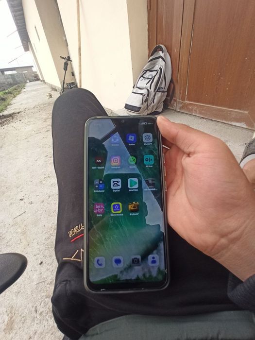 Ajib i10 karobka dak bor toza telefon usta koʻrmagan