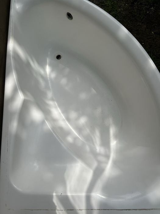 Vanna djakuzi srochniy sotiladi