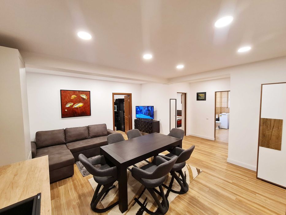 Inchiriez apartament 90mp Eliade 4 camere 2 bai garaj mobilat utilat
