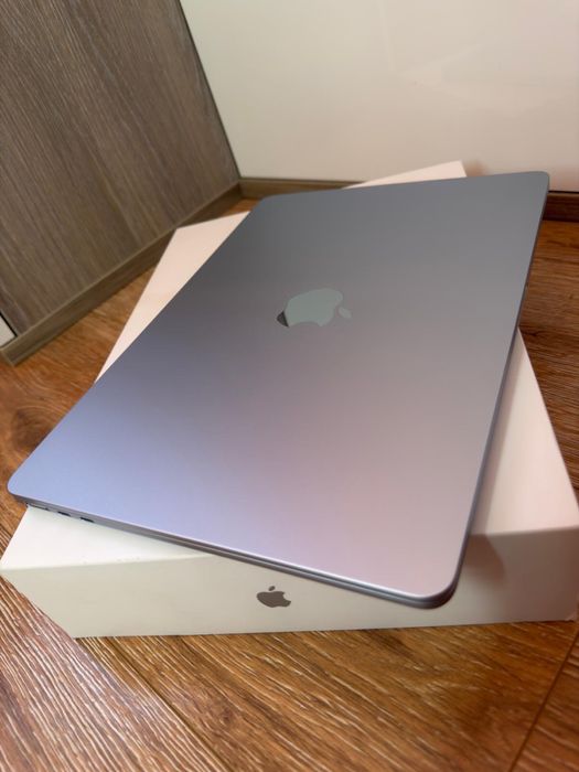 Macbook Air 13 Inch / Procesor M4 / 16 cu 256 GB / 10 Cicluri / NOU