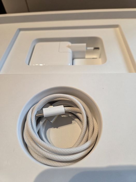 MacBook Air 13 2022 година НОВ