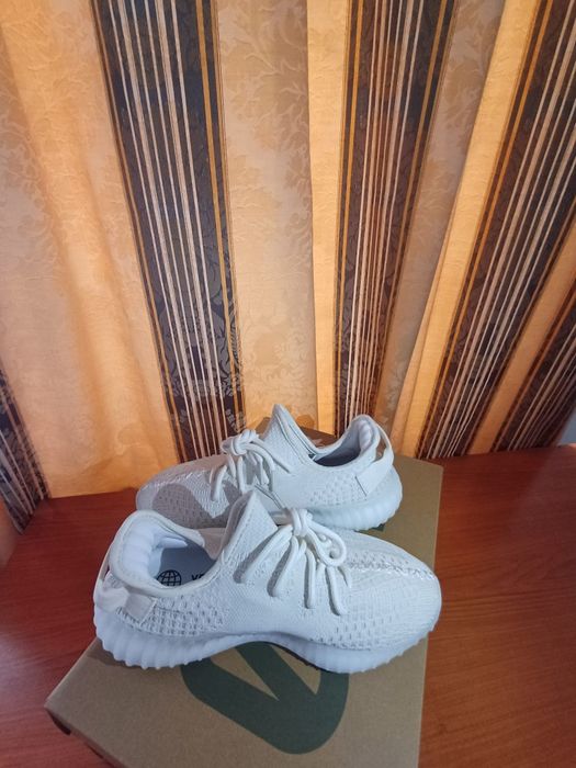 Yeezy Boost 350 V2 Bone