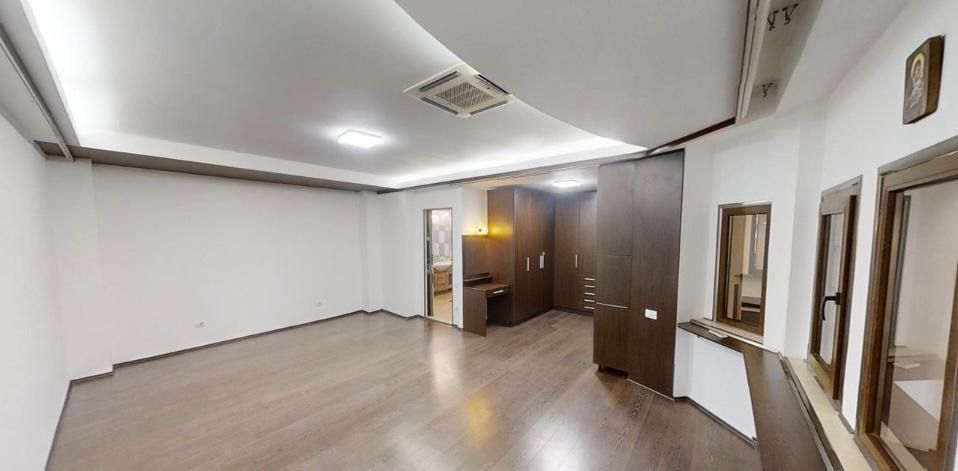 Proprietar: apt lux imens pt birouri/resedinta, luminos cu 5 camere in vila centru, curte, pet friendly, mobilat, echipat+loc parcare