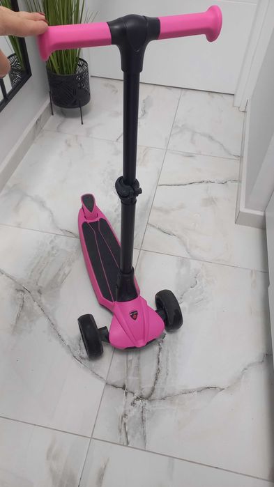 Детска тротинетка със светещи колела-розова+Подарък-каска