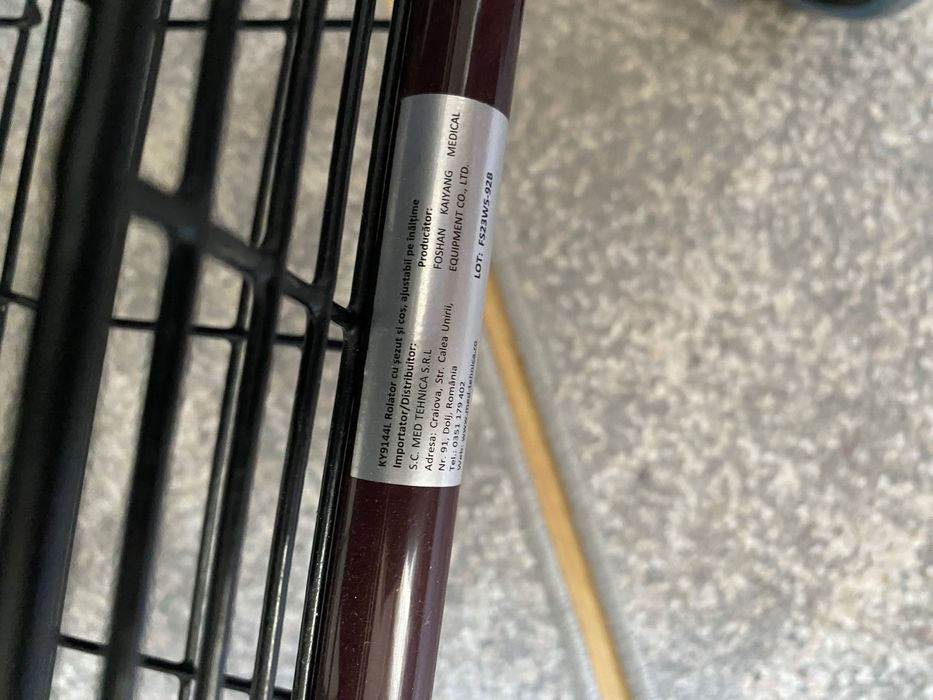 Rolator pliabil cu 4 roți nou