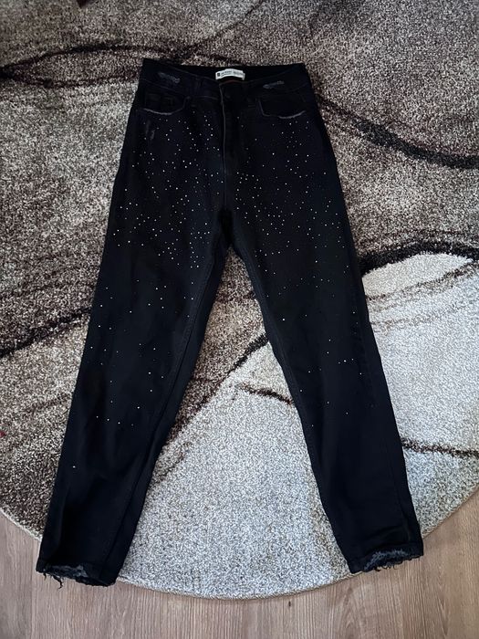 Черни дънки с камъни